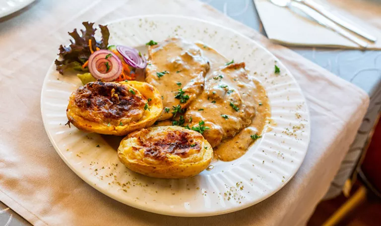 Filet mit Ofenkartoffeln